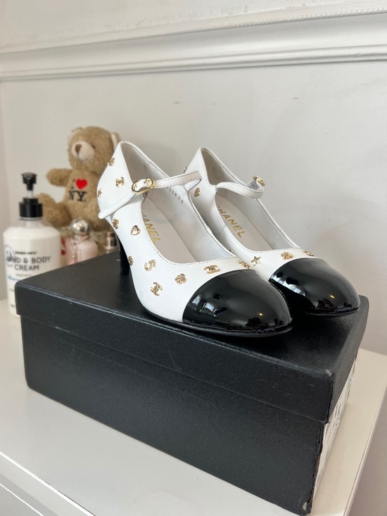 CHANEL Shoes - Chanel Patent Cap Toe Charms Mary Jane Pumps SZ 38